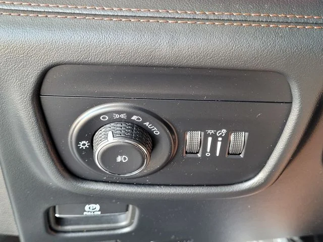 Used 2024 Gray Jeep Summit image 13