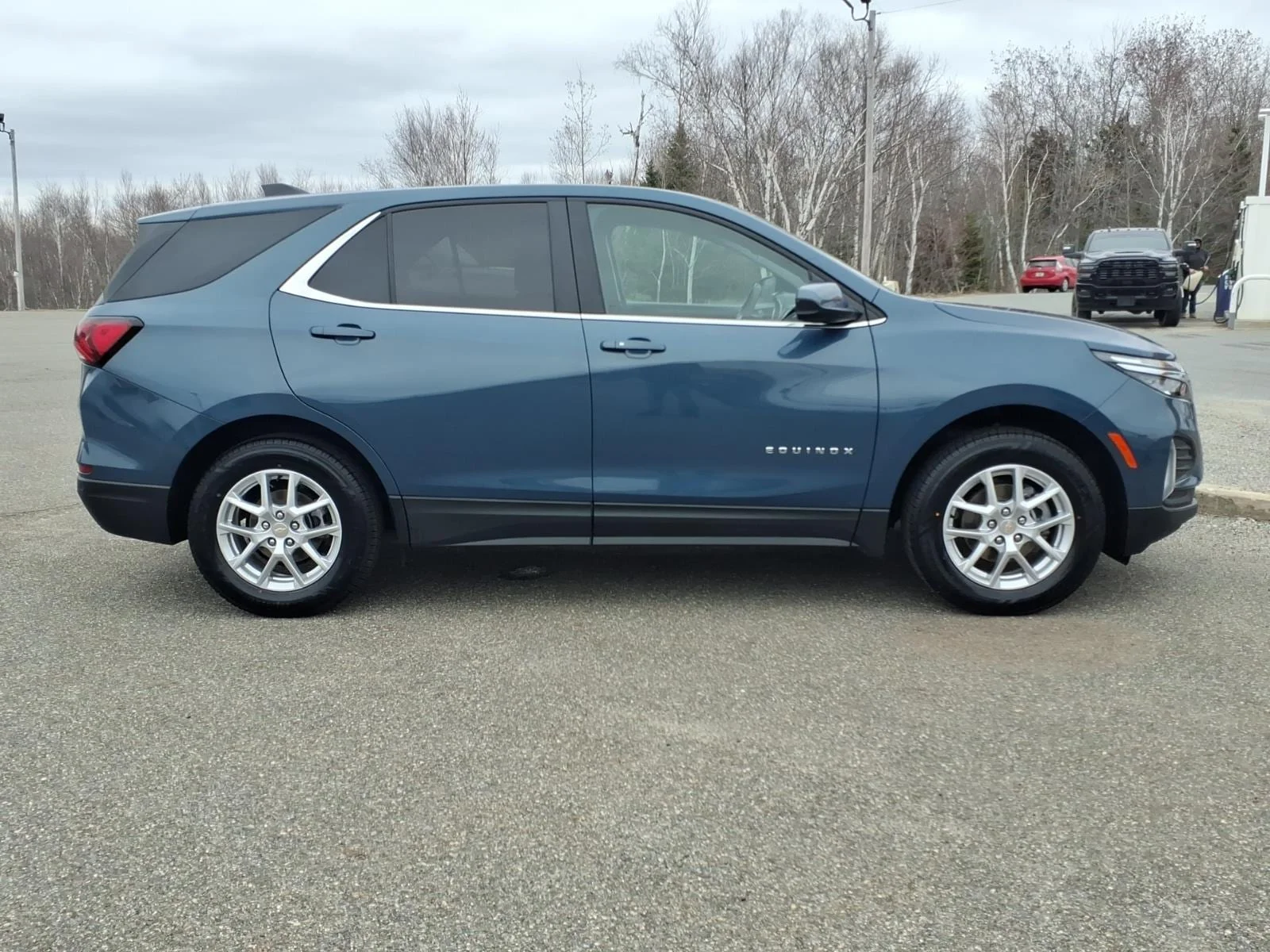 Used 2024 Lakeshore Blue Chevrolet LT image 4
