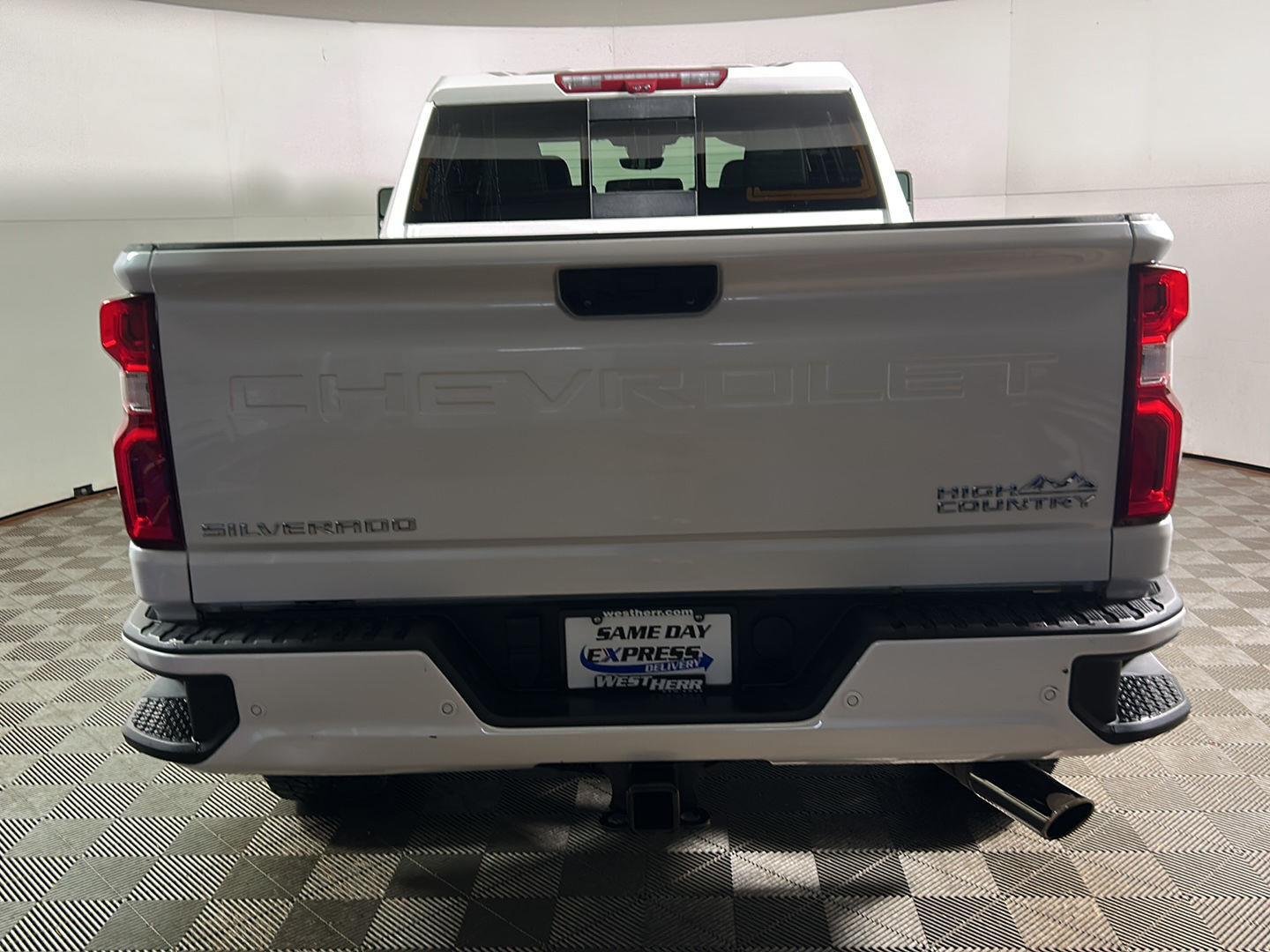 Used 2024 Iridescent Pearl Tricoat Chevrolet High Country image 7