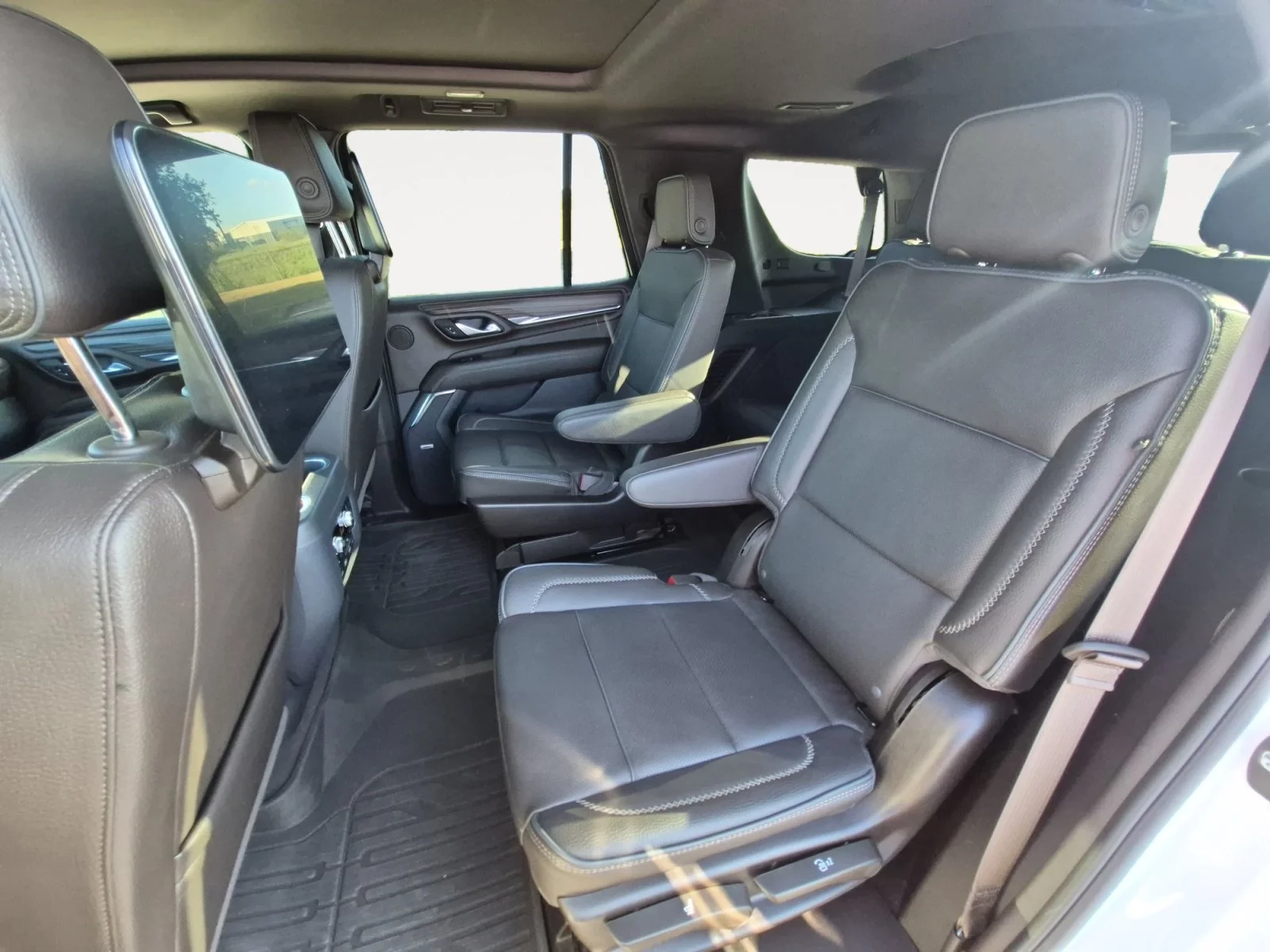 Used 2023 White Frost Tricoat GMC Denali image 24
