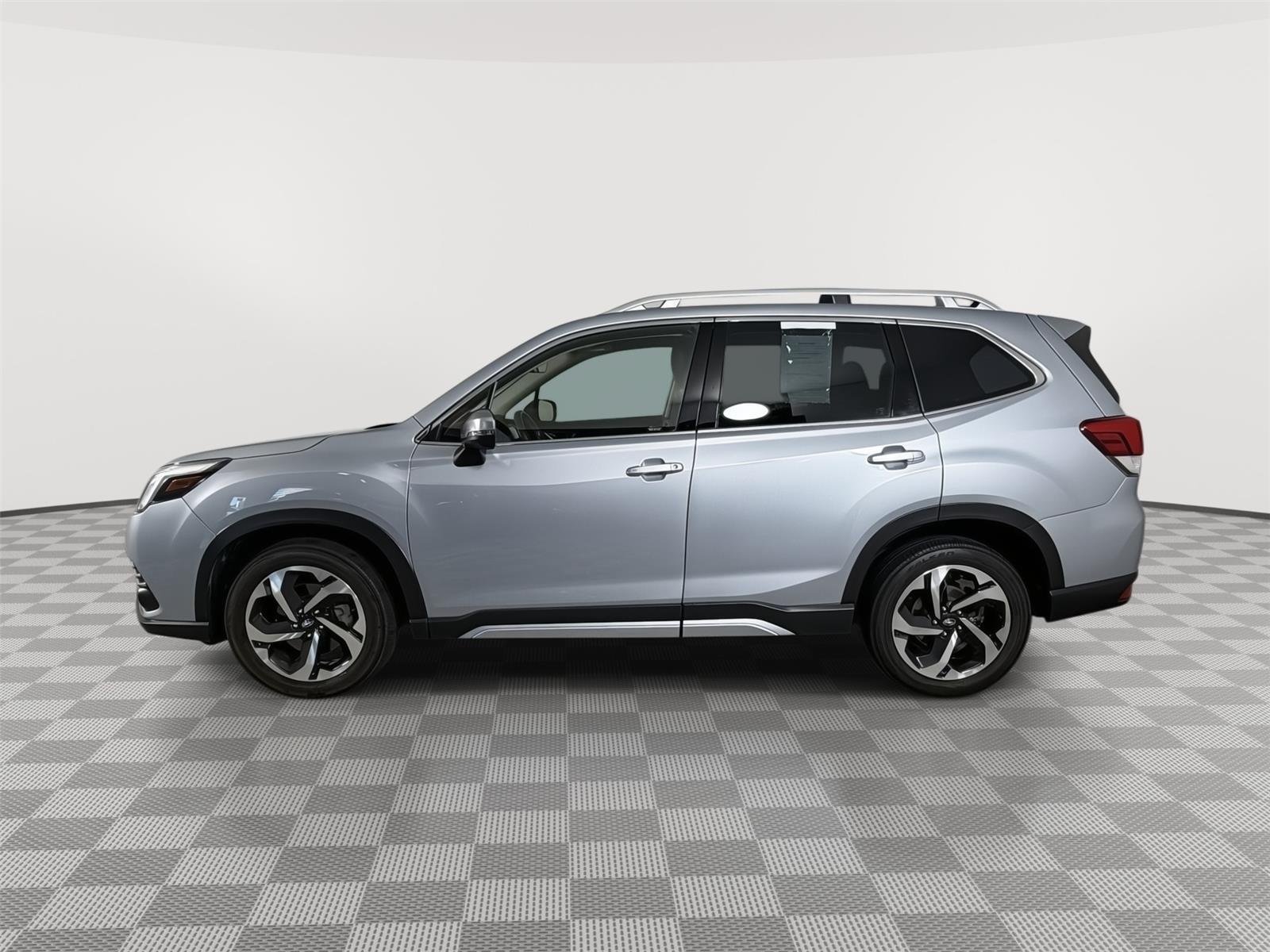 Used 2023 Ice Silver Metallic Subaru Touring image 4