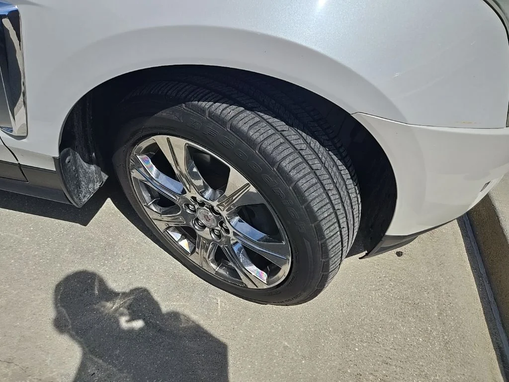Used 2014 Platinum Ice Tricoat Cadillac Performance image 4