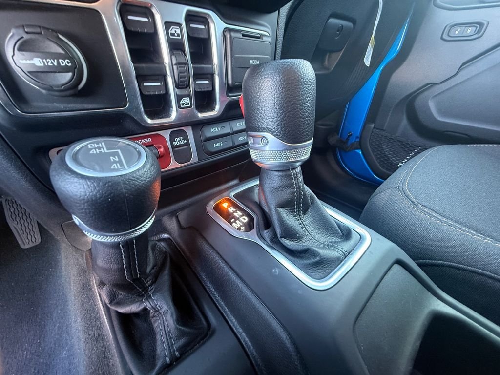 New 2024 Hydro Blue Pearl-Coat Exterior Paint Jeep  image 22