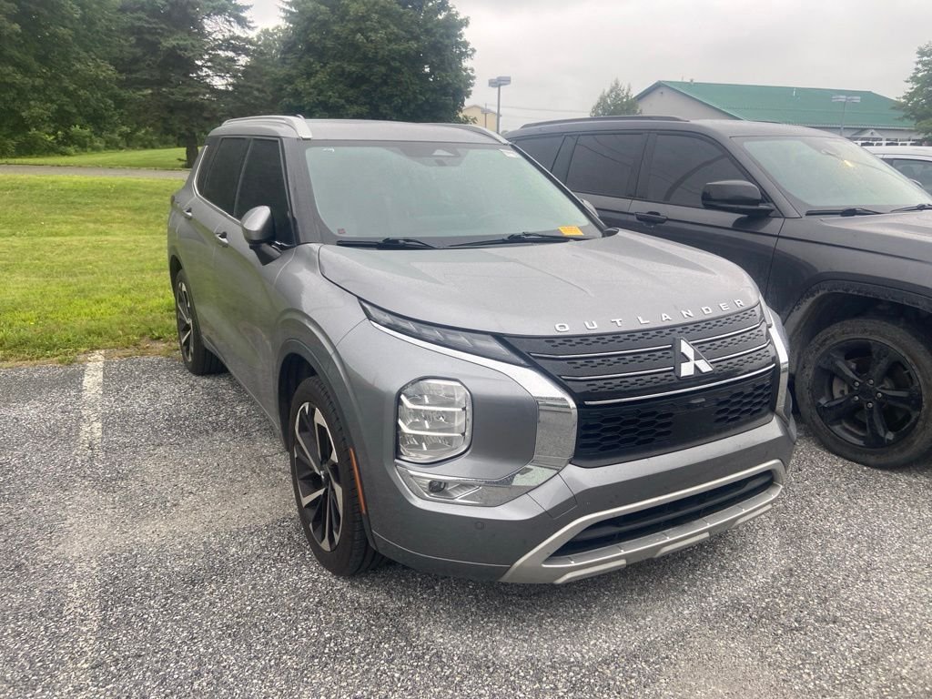 Used 2022 Gray Mitsubishi SEL image 1
