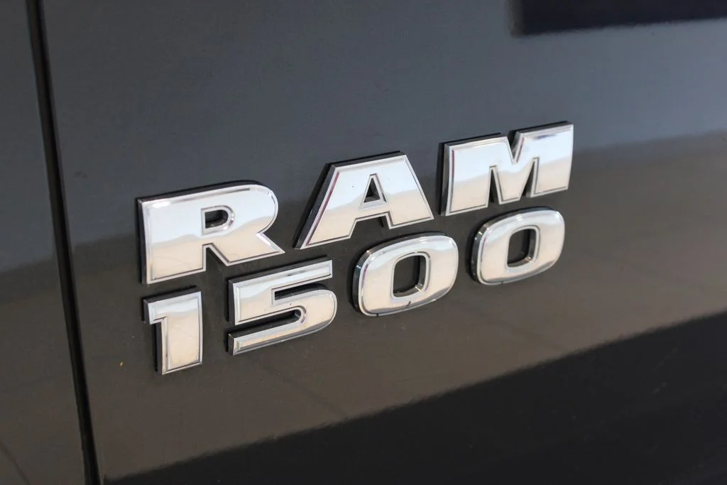 Used 2016 Brilliant Black Crystal Pearlcoat Ram Big Horn image 33