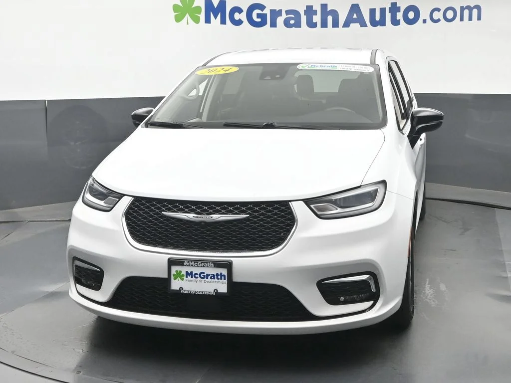 Certified Used 2024 White/off-white Chrysler Touring L image 24