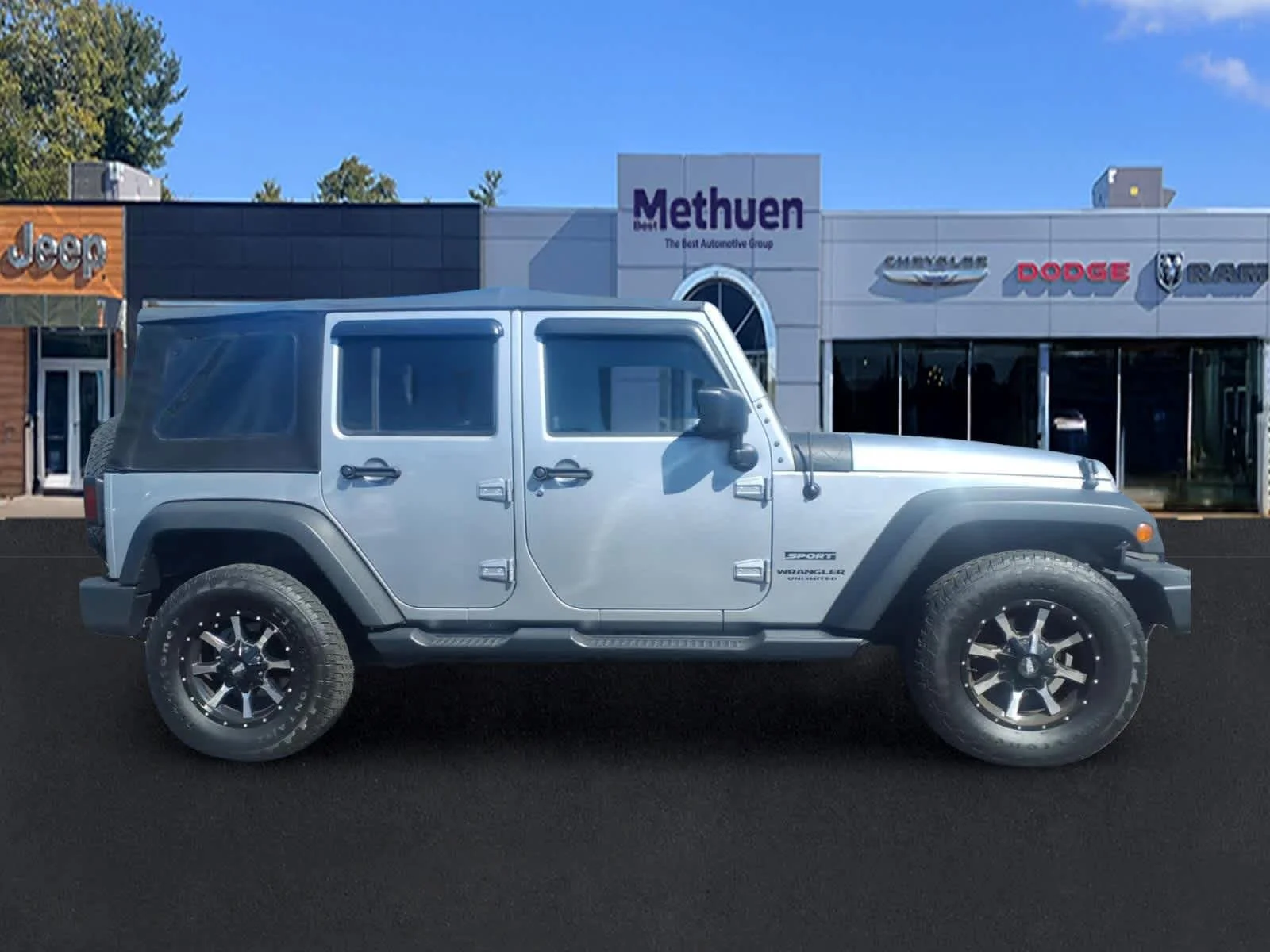 Used 2016 Billet Silver Metallic Clearcoat Jeep Sport image 2