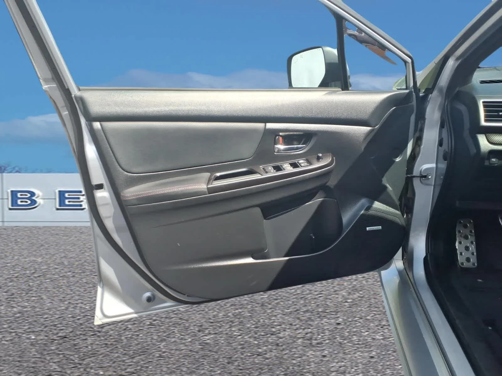 Used 2018 Ice Silver Metallic Subaru Limited image 11