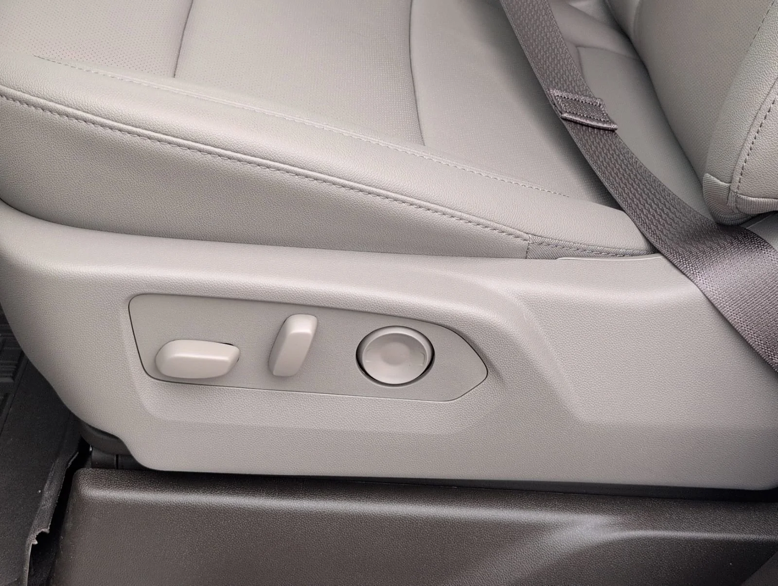 New 2026 Summit White GMC SLT image 14