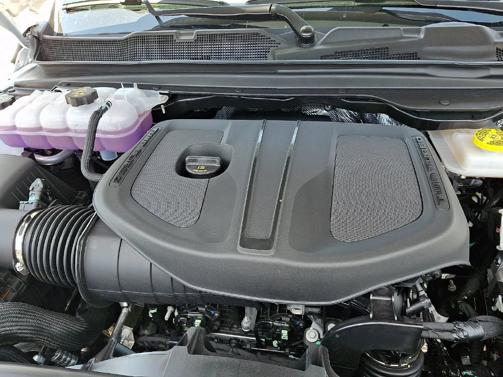 New 2026 Bright White Clear-Coat Exterior Paint RAM Laramie image 20