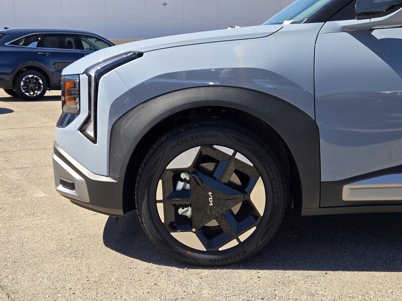 New 2027 Pale Gray Kia EX image 5