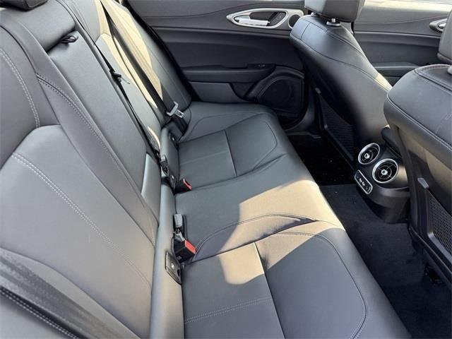 New 2025 Vulcano Black Metallic Exterior Paint Alfa Romeo  image 9
