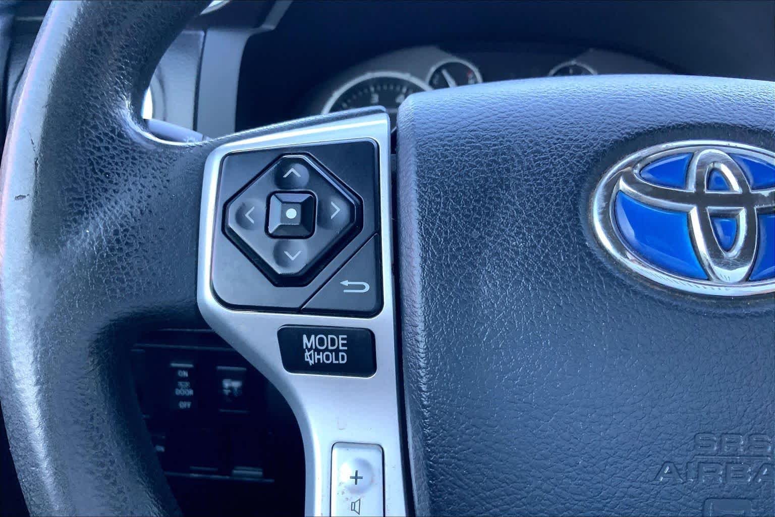 Used 2015 Blue Ribbon Metallic Toyota SR5 image 23