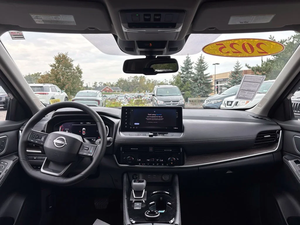 Used 2025 Gray Nissan Platinum image 15