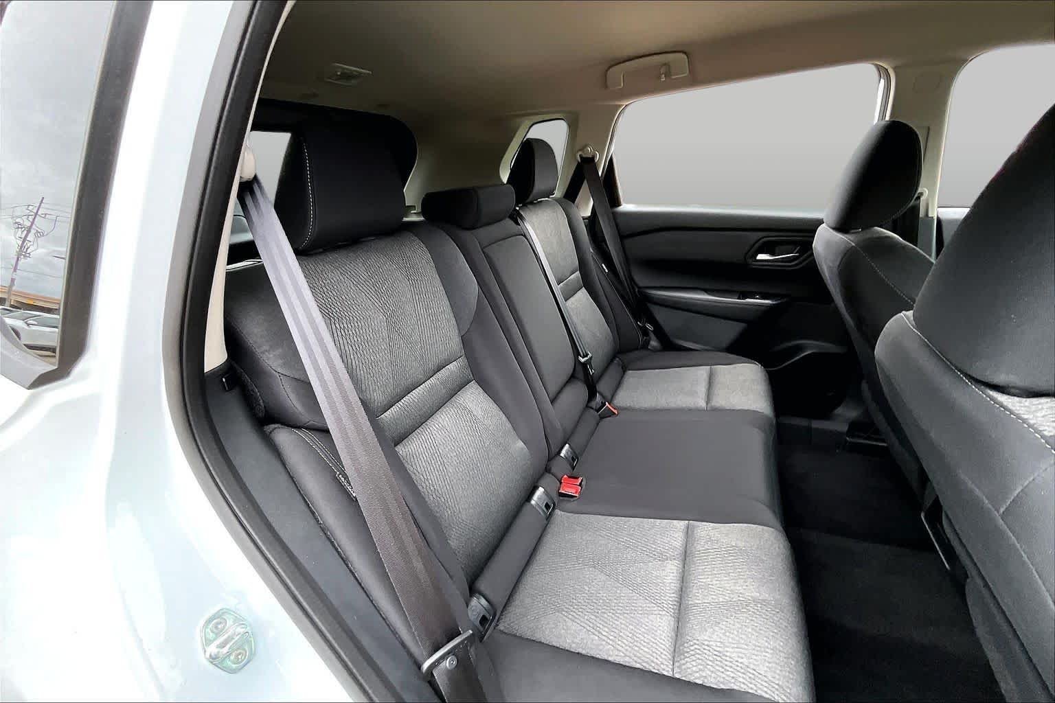 Used 2025 Everest White Pearl Nissan SV image 21