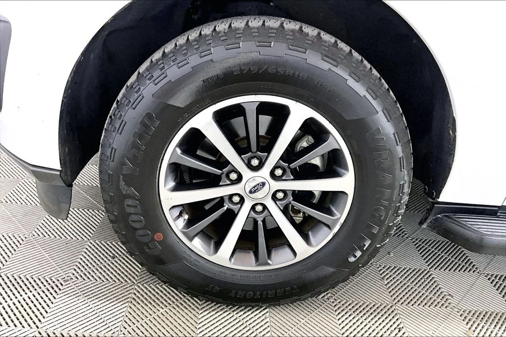 Certified Used 2021 Oxford White Ford XLT image 7