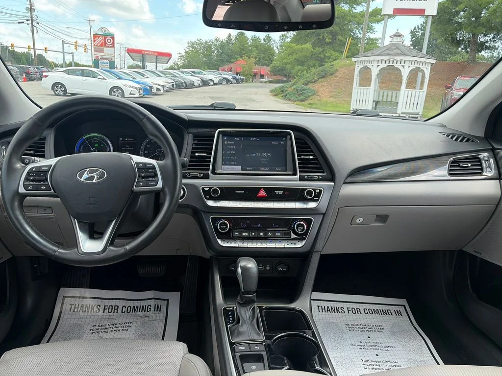 Used 2019 White Hyundai Limited image 13