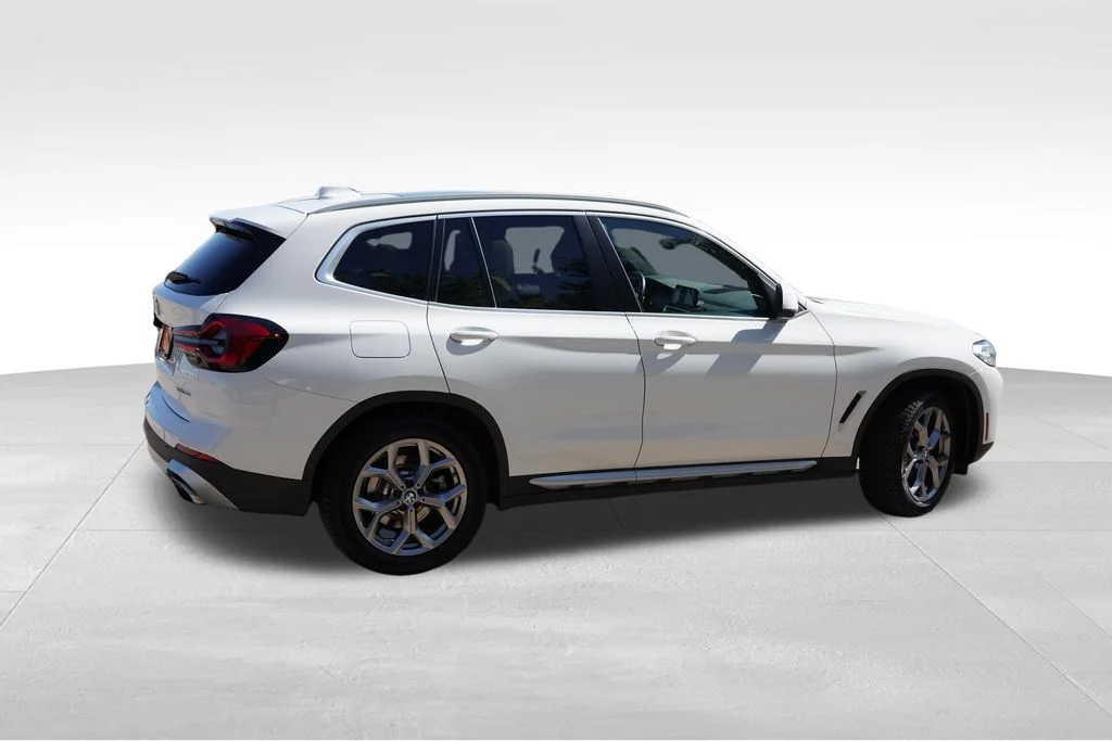 Used 2023 Alpine White BMW xDrive30i image 4