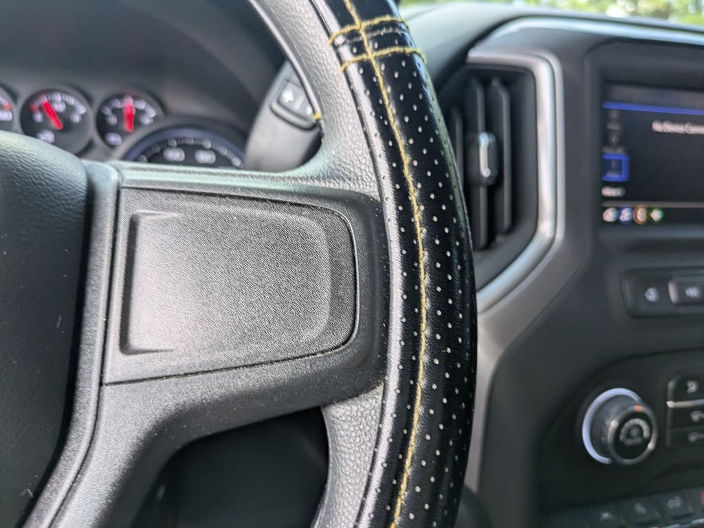 Used 2023 White Chevrolet Custom image 25
