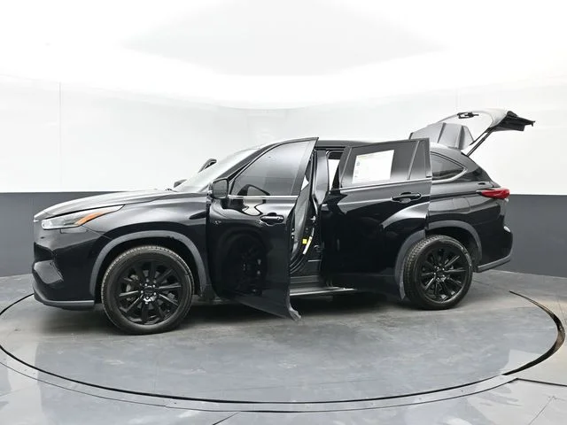 Used 2021 Black Toyota XLE image 44