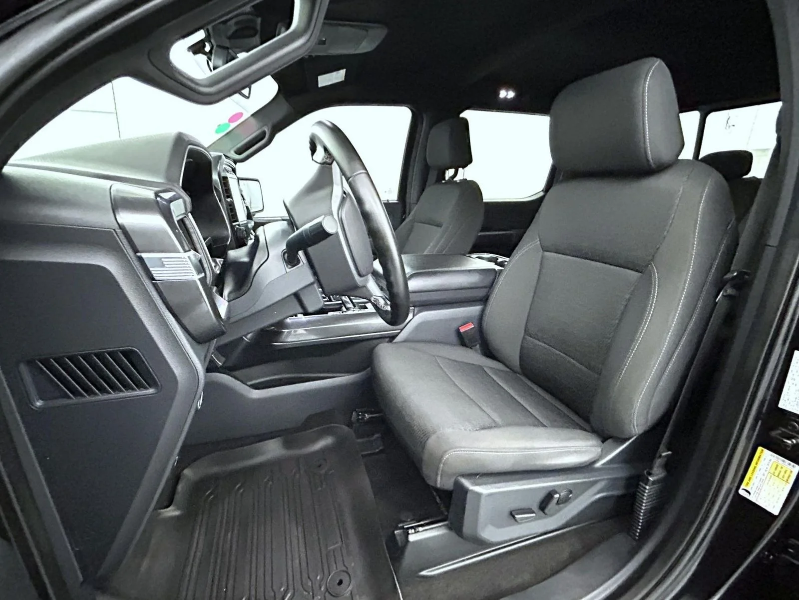 Used 2023 Black Ford XLT image 10