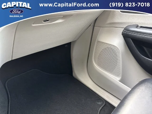Used 2025 White Chrysler Select image 26
