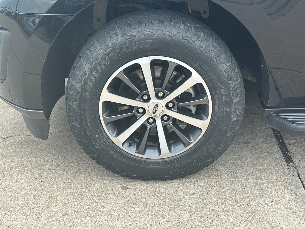 Used 2018 Shadow Black Ford XLT image 34