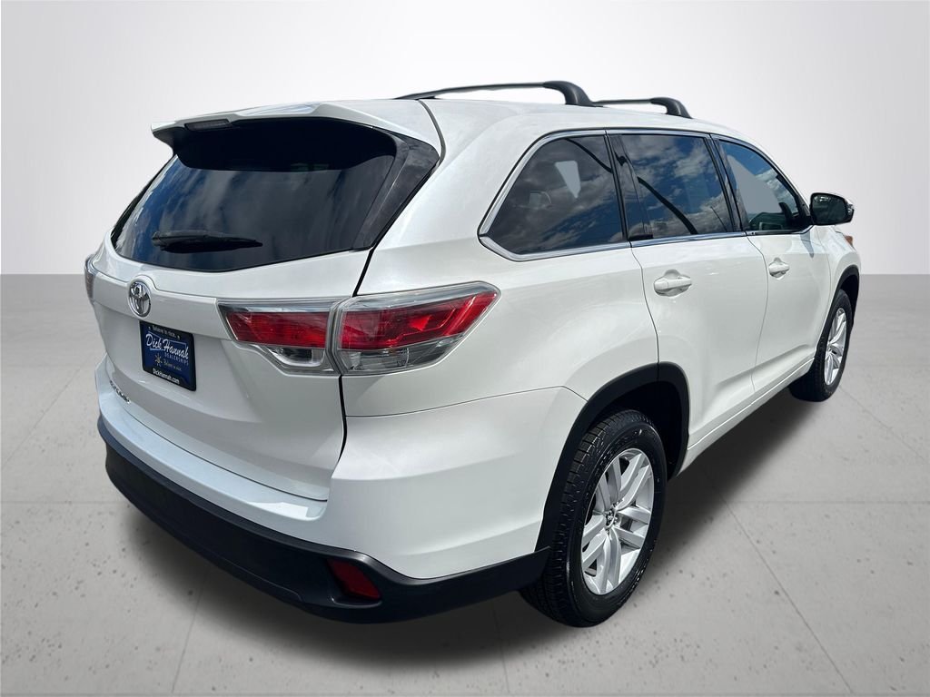 Used 2016 White Toyota LE image 7