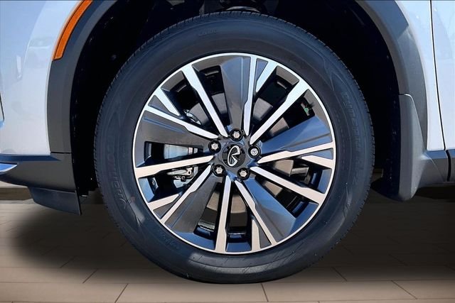 New 2027 RADIANT WHITE INFINITI LUXE image 9
