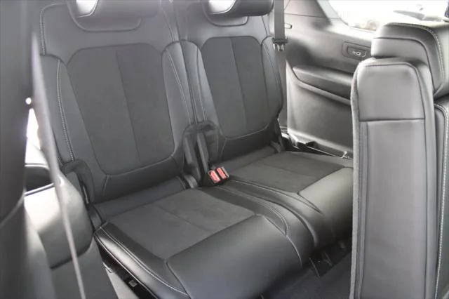 New 2026 Baltic Gray Metallic Clear-Coat Exterior Paint Jeep Laredo image 12