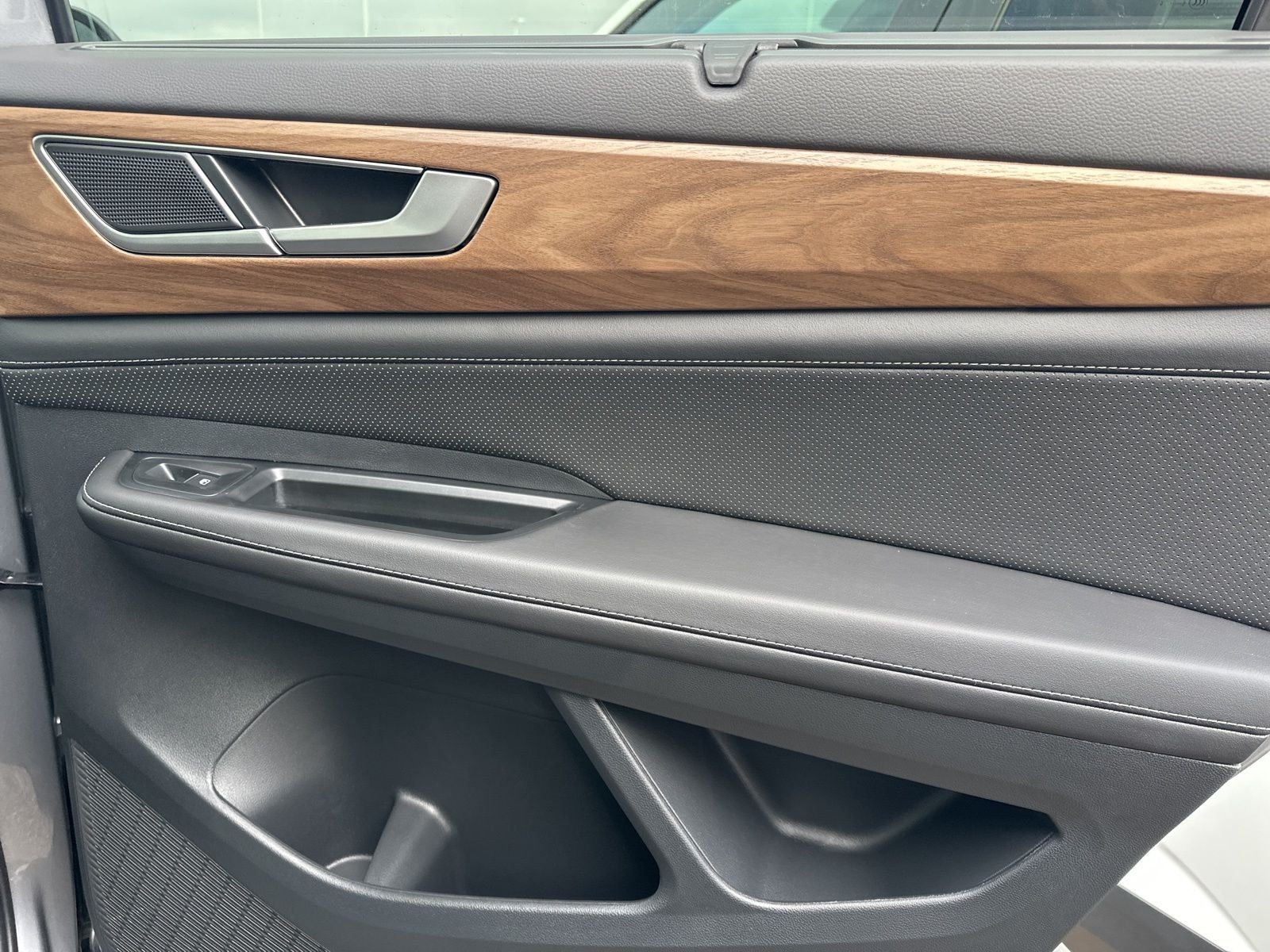 2026 Volkswagen Atlas SE w/Tech - Photo 36