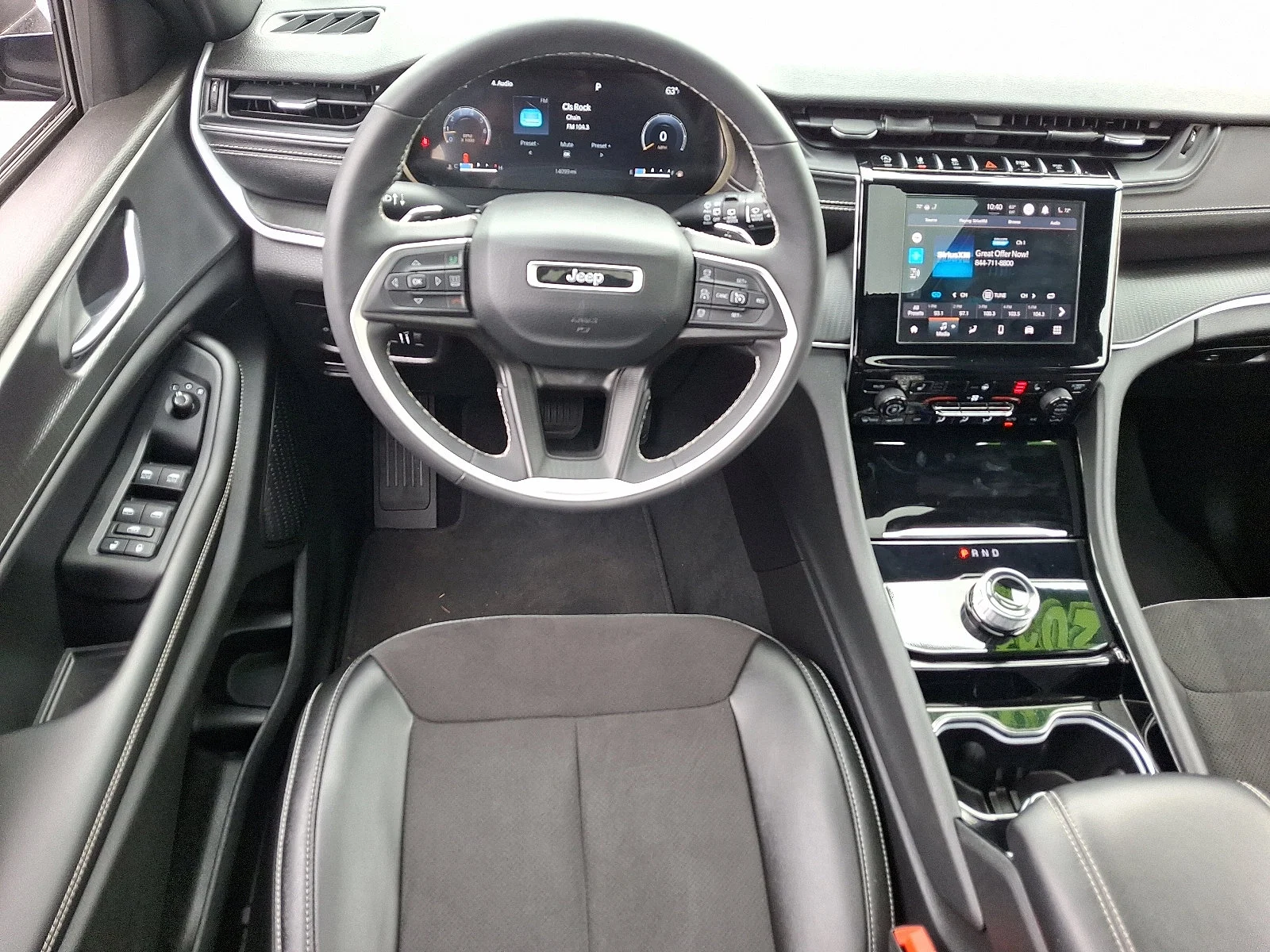 Used 2023 Diamond Black Crystal Pearlcoat Jeep Altitude image 12