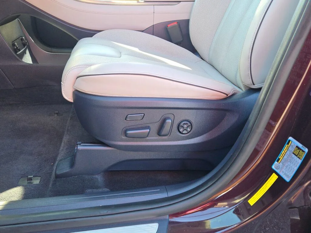 Used 2021 Red Hyundai Limited image 26