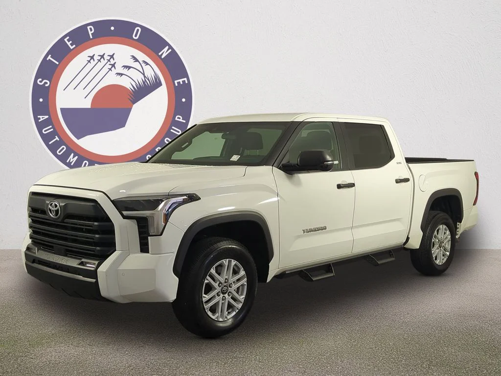 Used 2025 White Toyota SR5 image 1