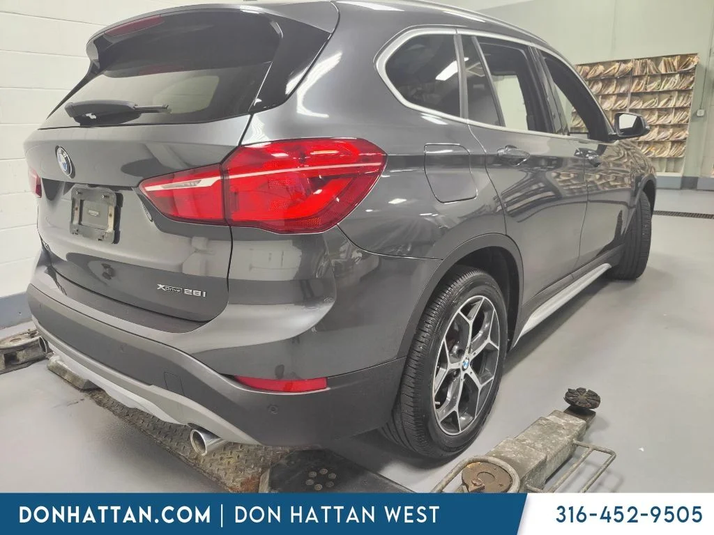 Used 2019 Gray BMW xDrive28i image 2