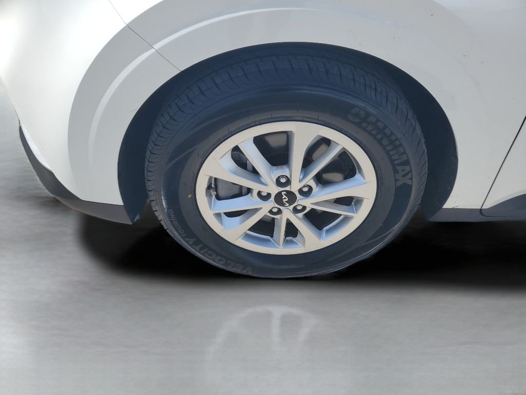 Used 2024 White Kia LX image 25