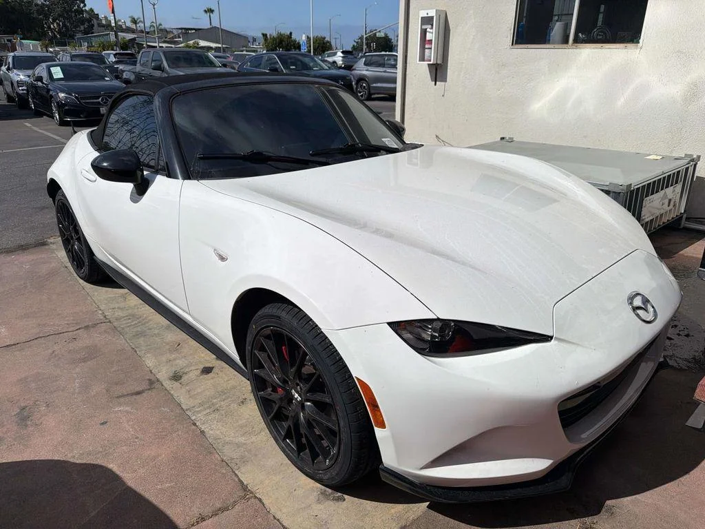 Used 2016 Arctic White Mazda Club image 1