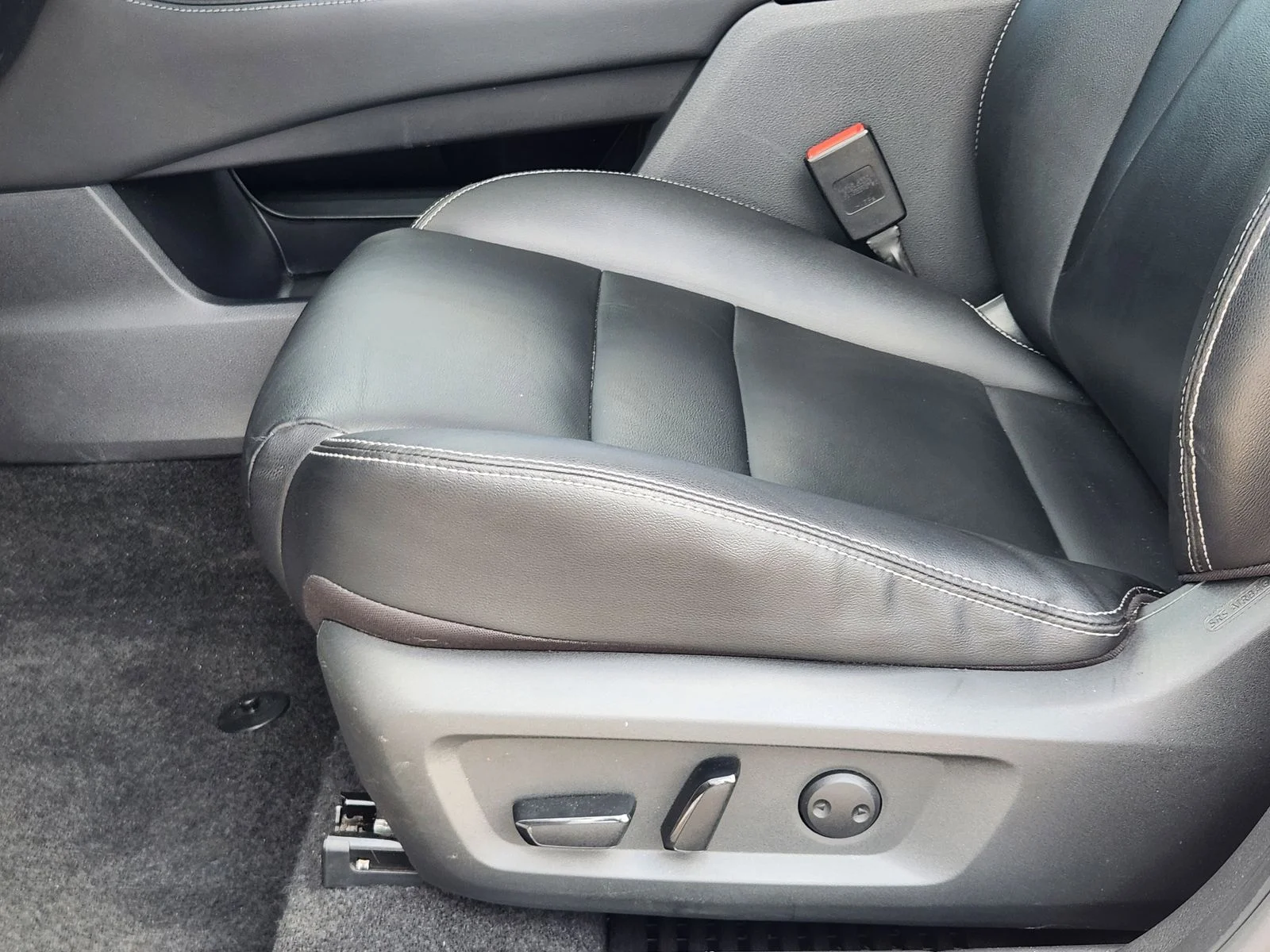 Used 2023 Silver Nissan SL image 30