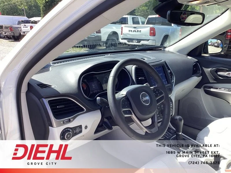 Used 2022 White Jeep Latitude Lux image 21
