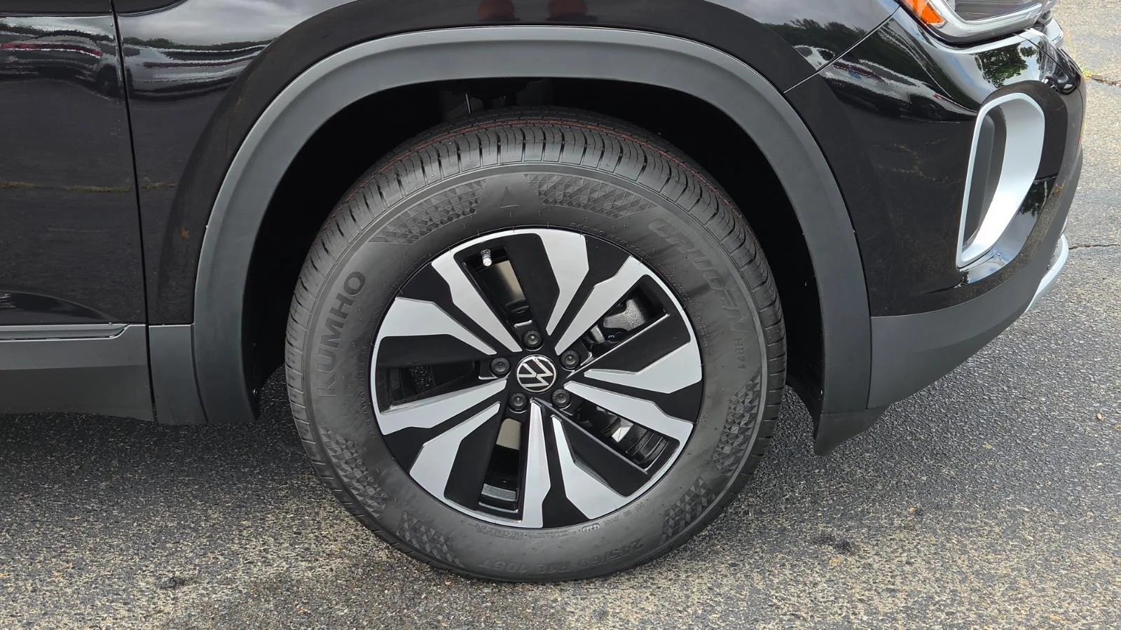 New 2026 Deep Black Pearl Volkswagen 2.0T SE image 18