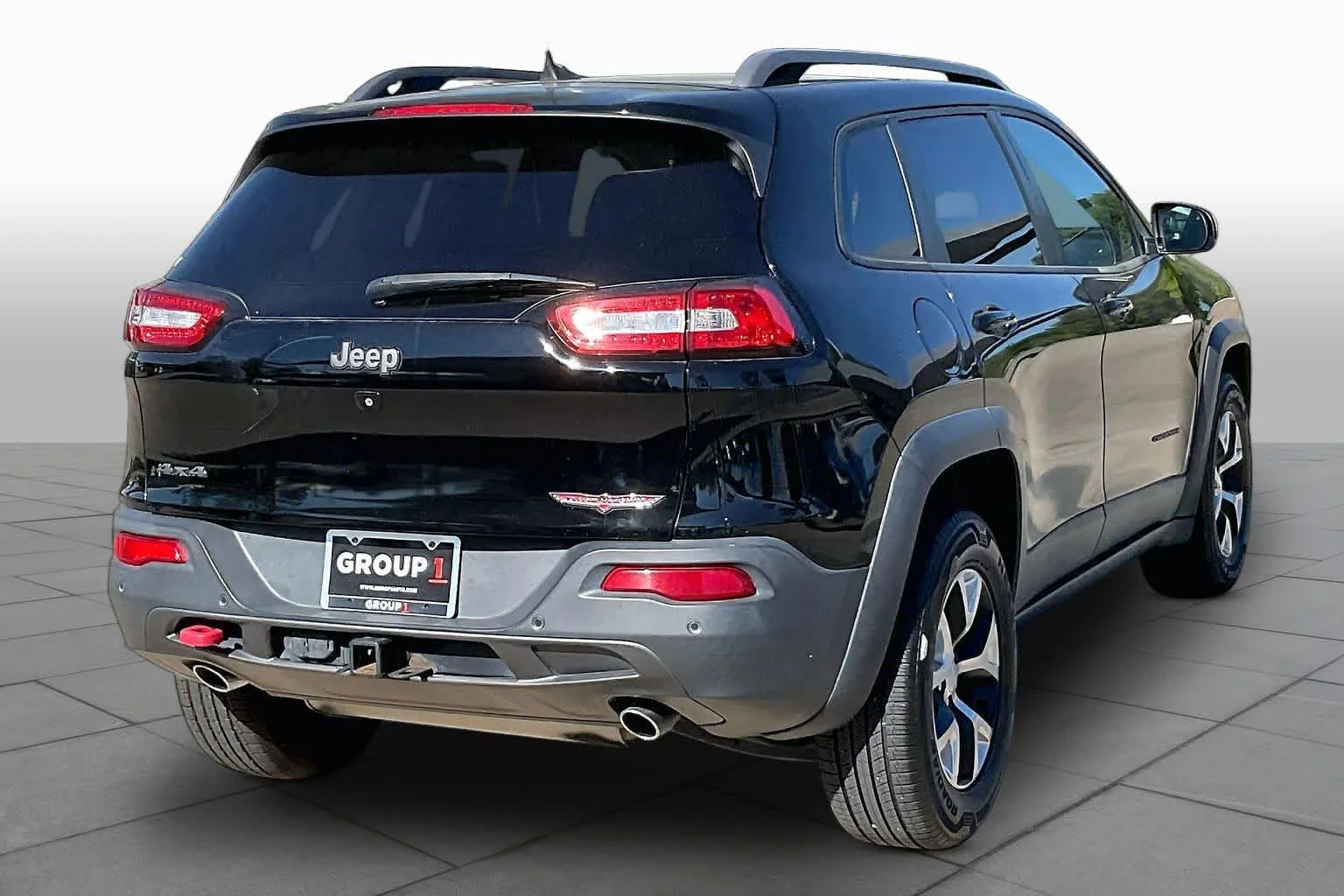 Used 2018 Diamond Black Crystal Pearlcoat Jeep Trailhawk image 13