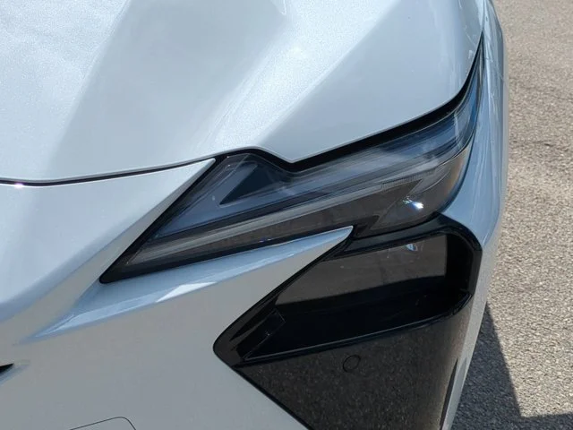 New 2026 Ultra White Lexus ES 350h PREMIUM image 10