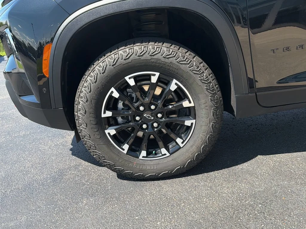 Certified Used 2025 Mosaic Black Metallic Chevrolet Z71 image 32