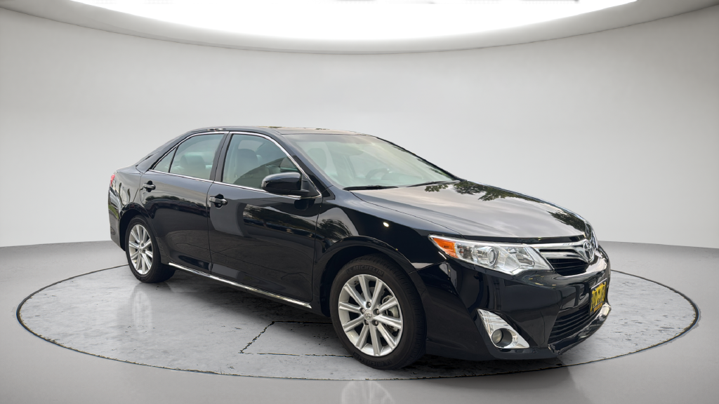 Used 2014 Black Toyota LE image 13