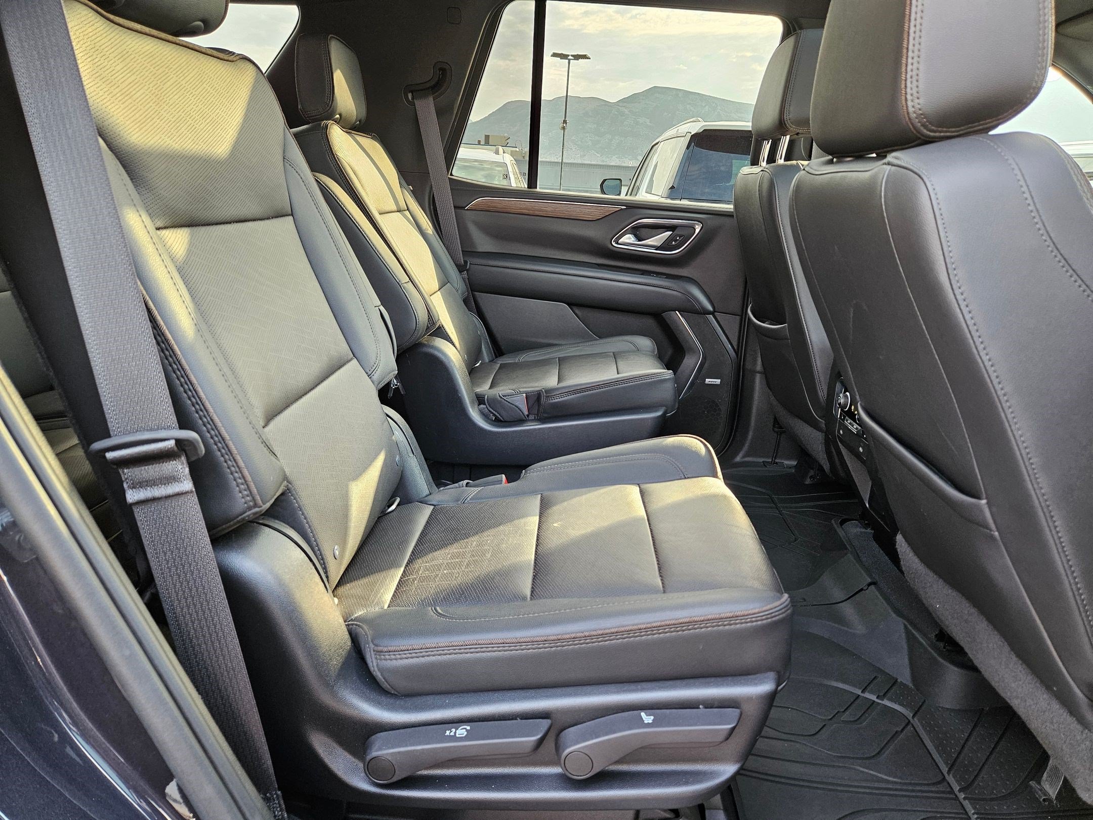 Used 2022 Dark Ash Metallic Chevrolet High Country image 31