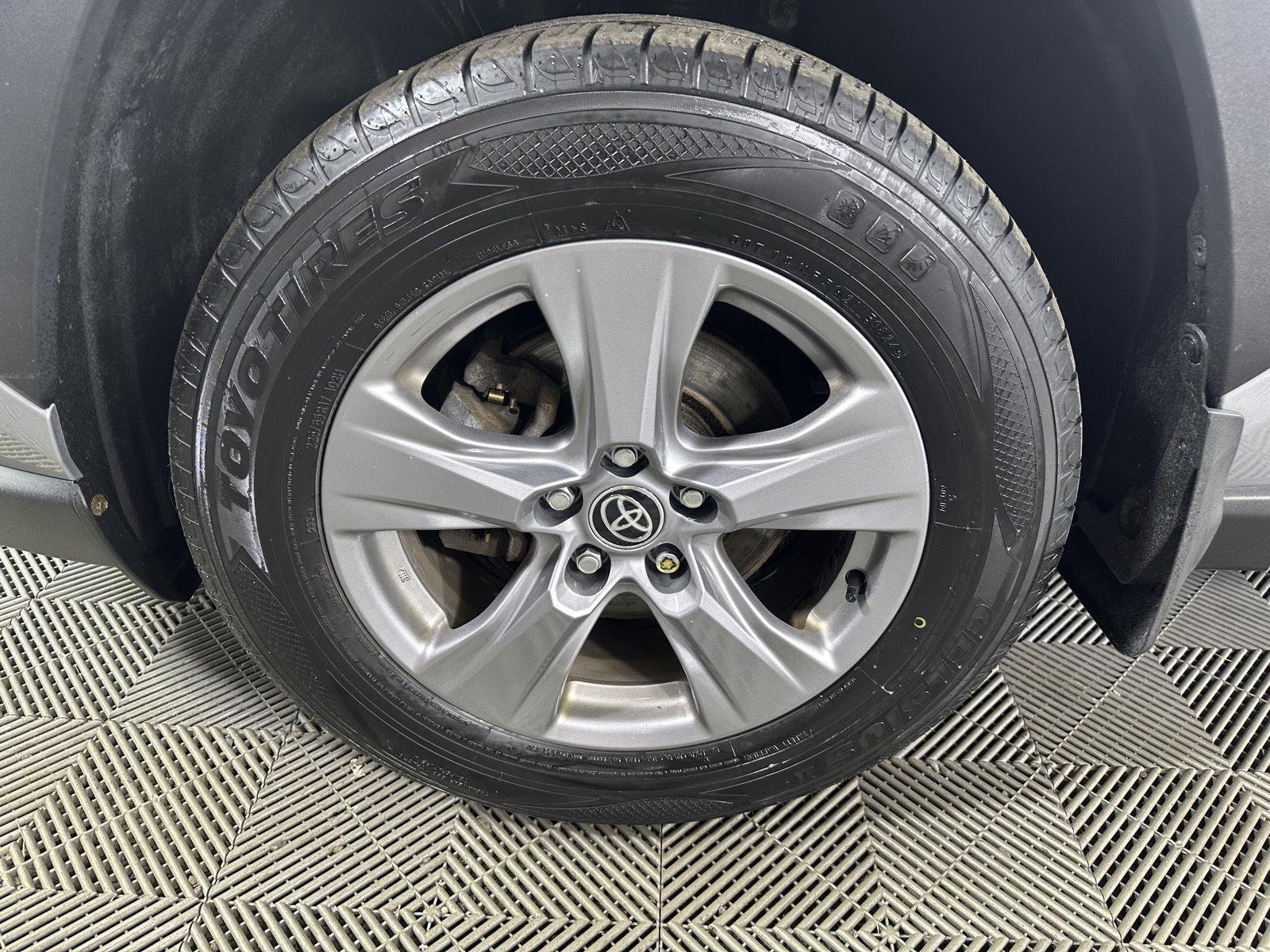 Used 2022 Silver Sky Metallic Toyota XLE image 22