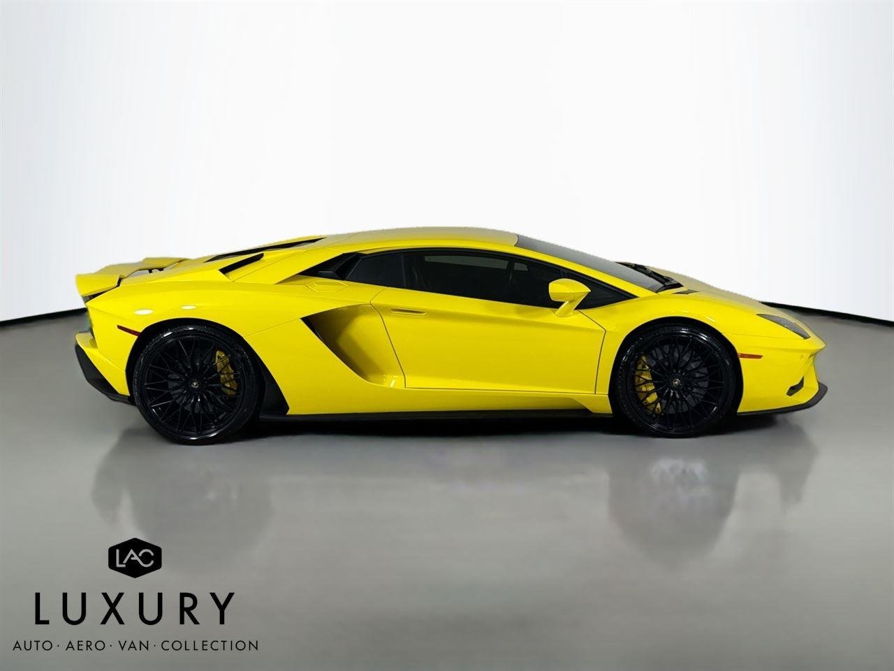 2018 Lamborghini Aventador photo 3