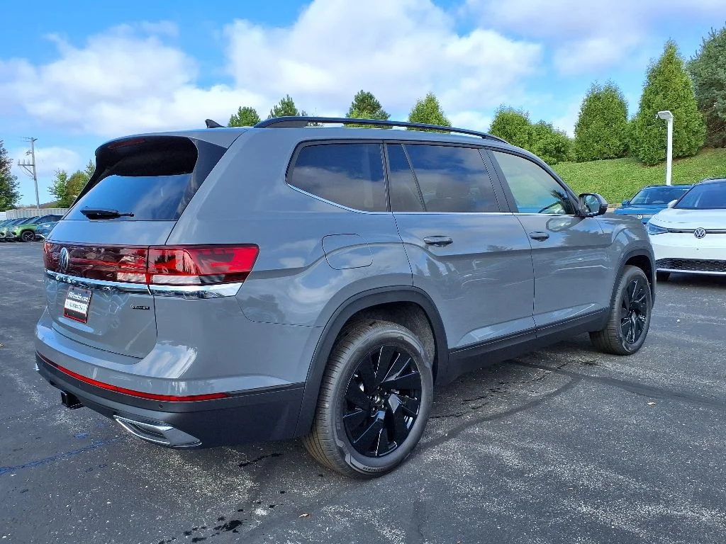 New 2026 Pure Gray Volkswagen 2.0T SE w/Technology image 3
