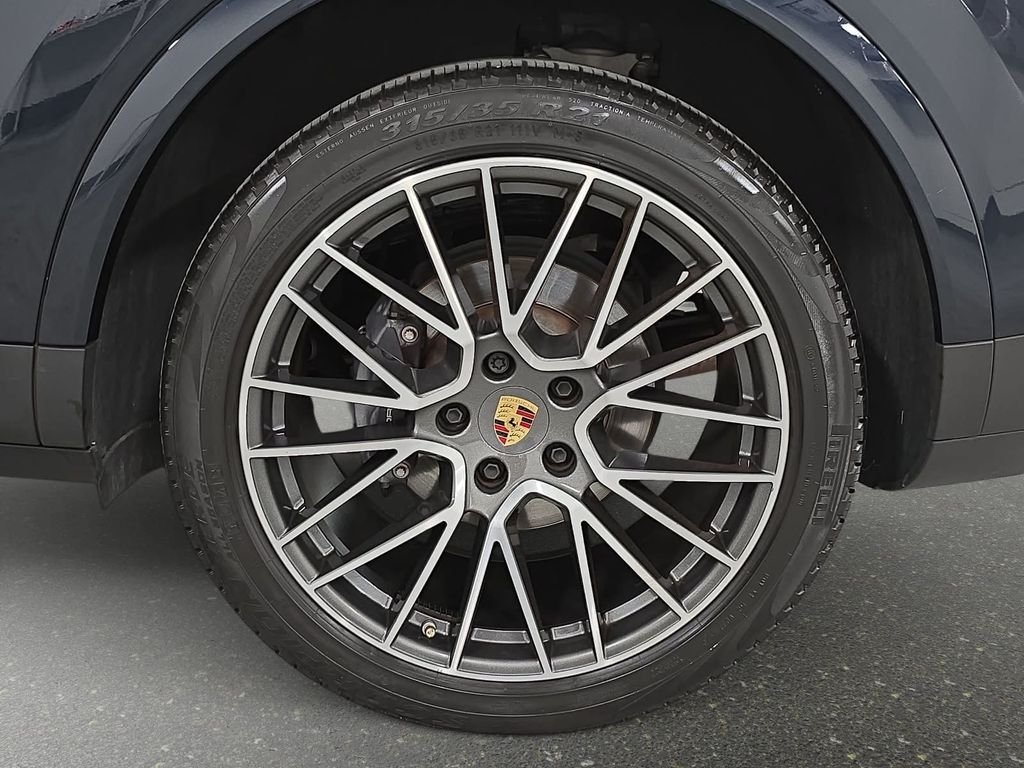 Certified Used 2023  Porsche Base image 29