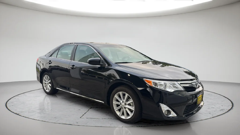 Used 2014 Black Toyota XLE image 13
